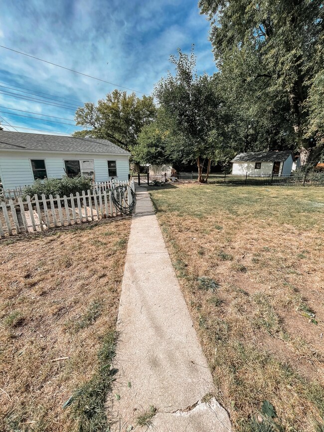 1027 E 3rd Ave, Mitchell, SD 57301 - photo 5