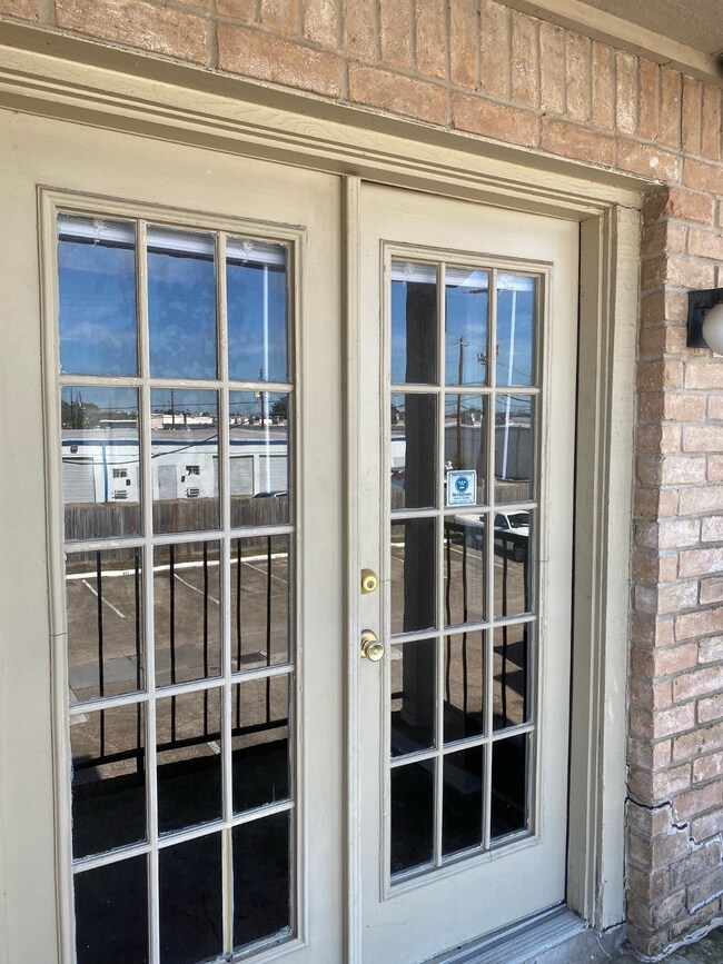 double French door to balcany