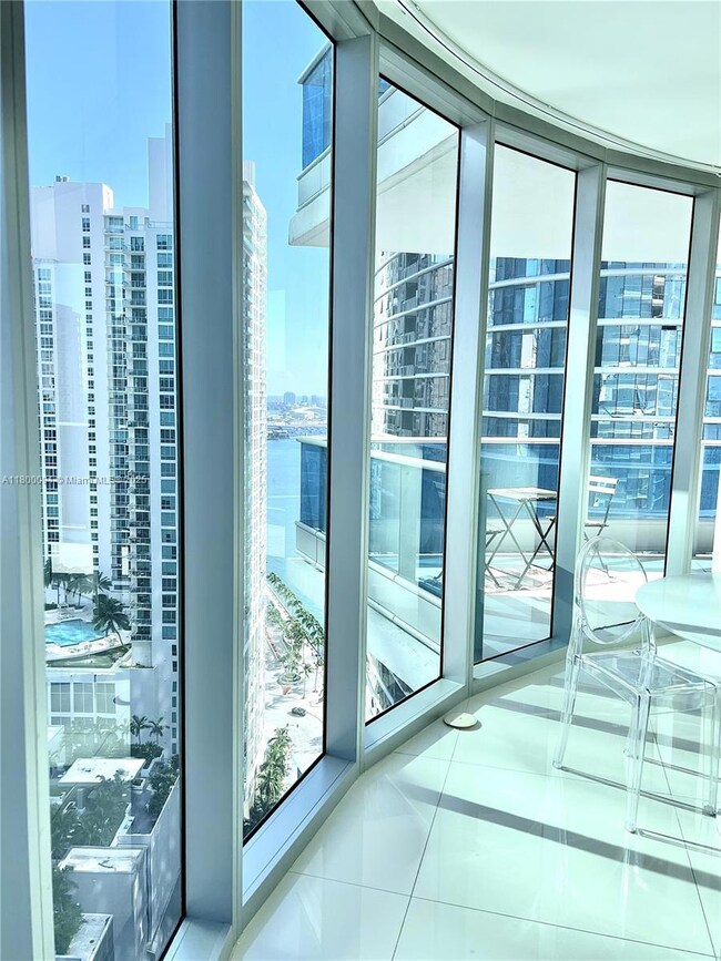 200 Biscayne Blvd Way unit 3201, Miami, FL 33131 - photo 3