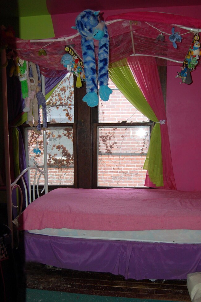 Middle Bedroom