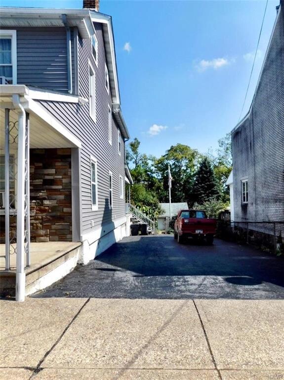 Large driveway for plenty of off street parking
