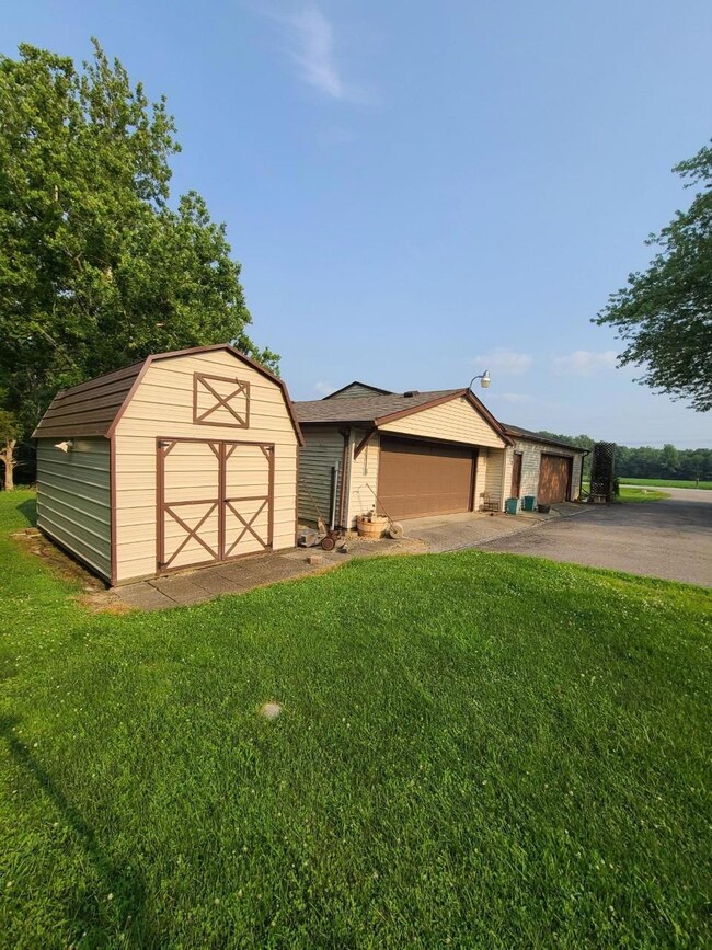 1030 W Us Highway 50, Versailles, IN 47042 - photo 4