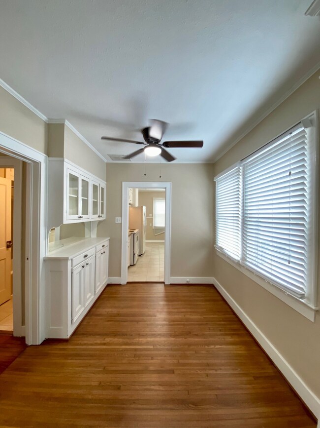 1911 Bradshaw St, Houston, TX 77008 - photo 4