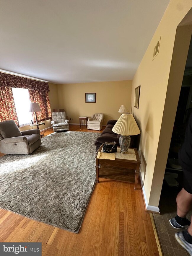 560 Evans Ave, Warrenton, VA 20186 - photo 4