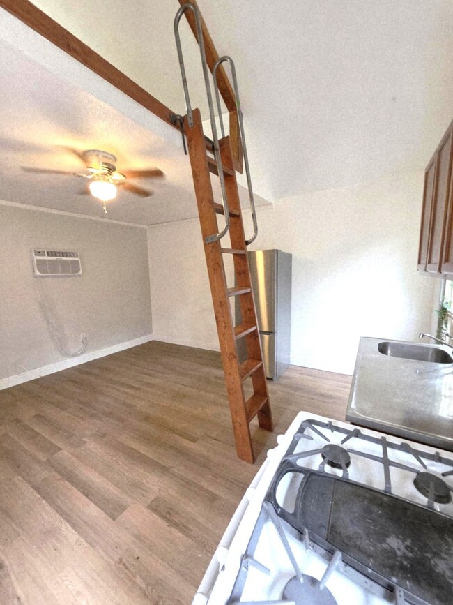 6109 Saxon Dr unit c, Houston, TX 77092 - photo 2