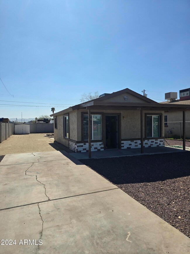 1933 W Hadley St, Phoenix, AZ 85009 - photo 2