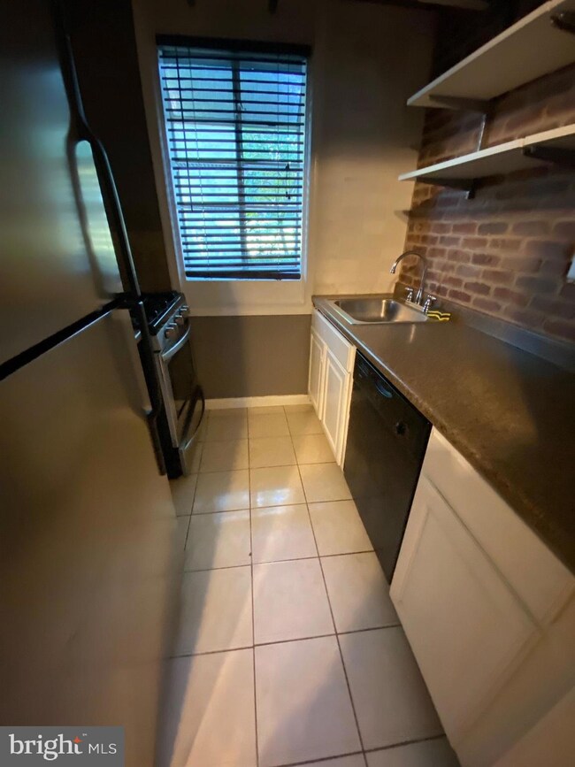 230 230 N Thomas St unit 230-1, Arlington, VA 22203 - photo 2