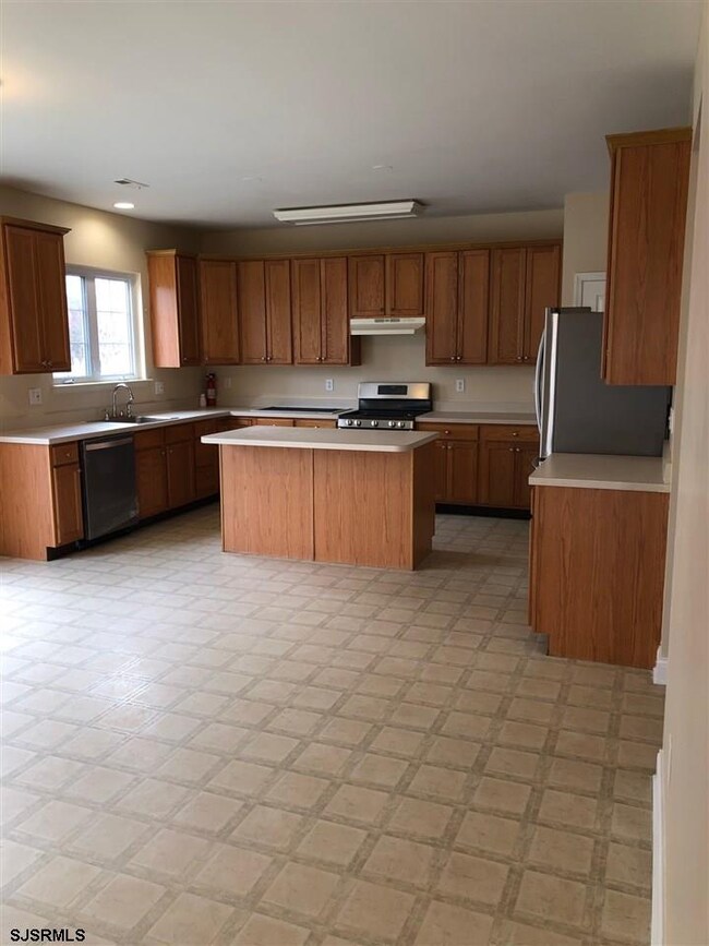 213 E Kennedy Dr, Egg Harbor Township, NJ 08234 - photo 6