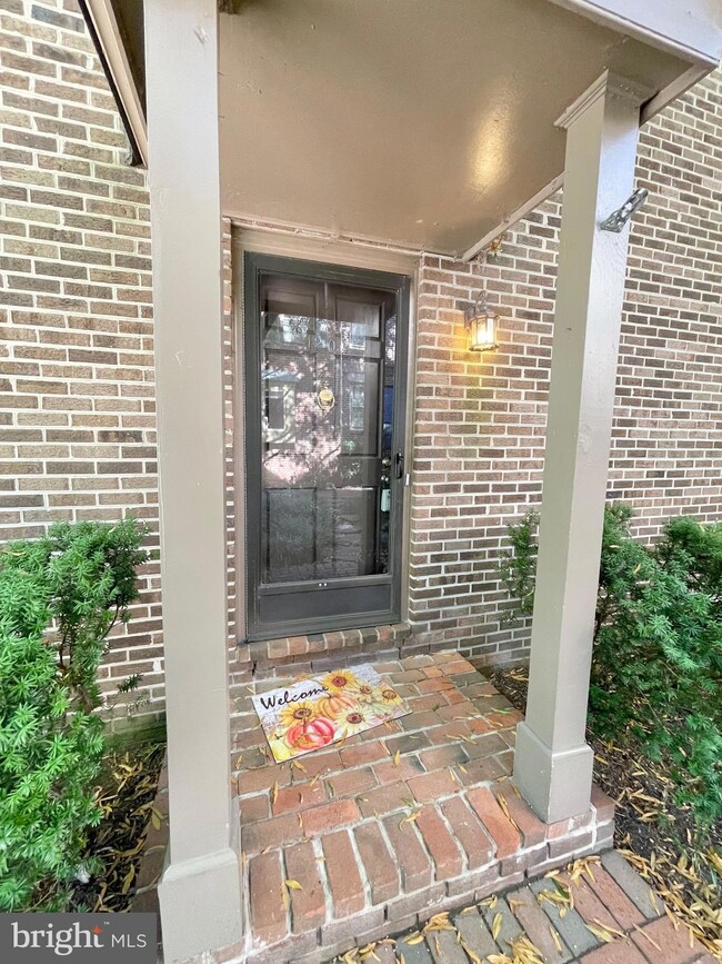 1208 W Abingdon Dr, Alexandria, VA 22314 - photo 2