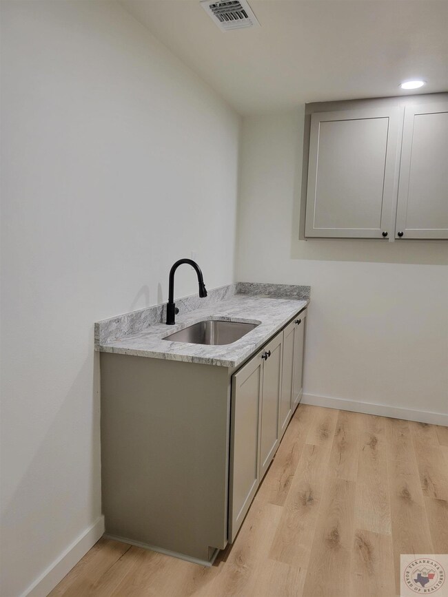 1211 Lavaca St, Texarkana, TX 75503 - photo 5