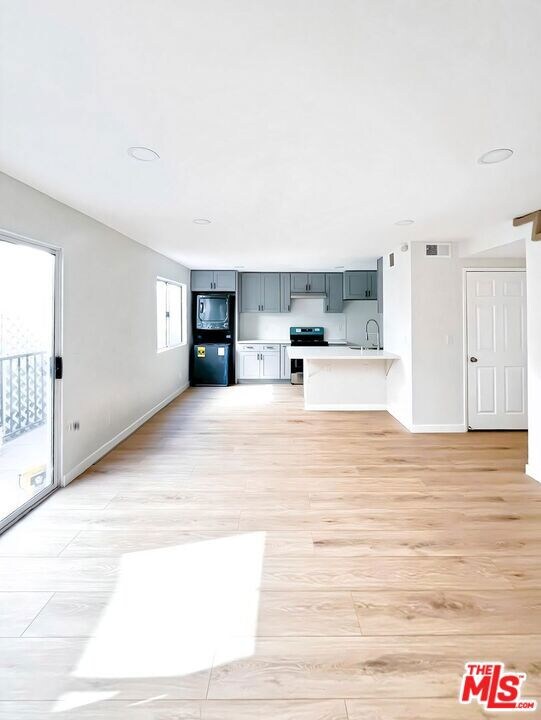 22423 Del Valle St unit 106, Los Angeles, CA 91364 - photo 3