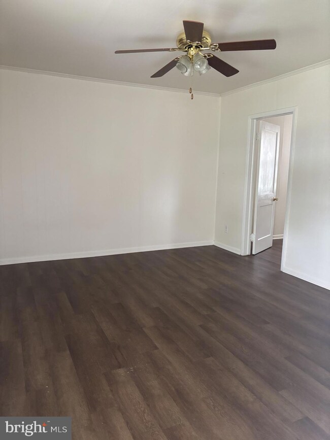 611 Maude Ave, Brooklyn, MD 21225 - photo 4