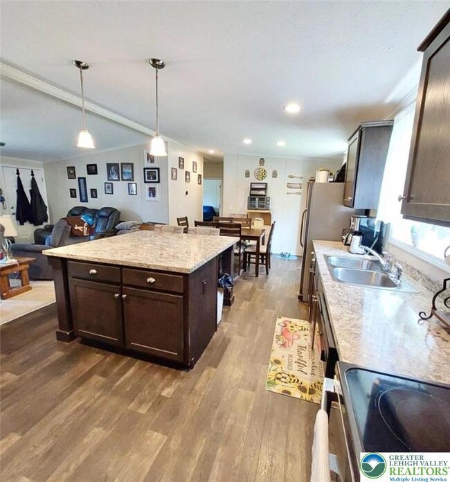 8932 Breinig Run Cir, Breinigsville, PA 18031 - photo 2