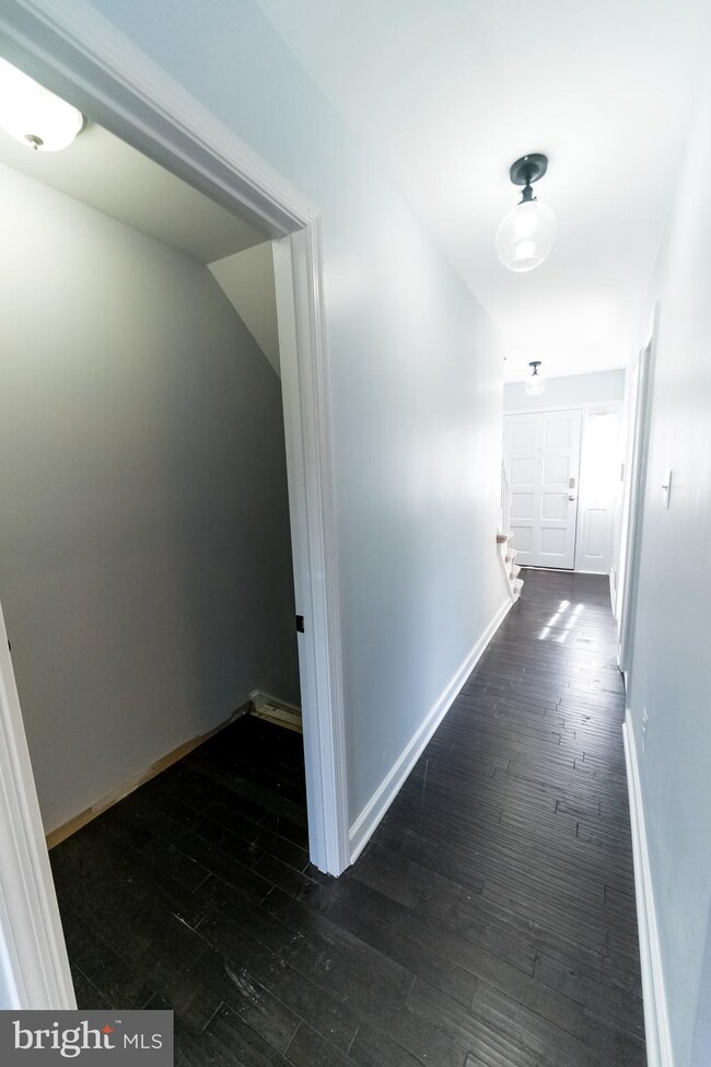 9447 Jenerio Ct, Lorton, VA 22079 - photo 5