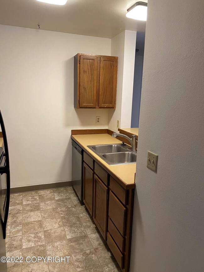 10218 Jamestown Dr unit C, Anchorage, AK 99507 - photo 3