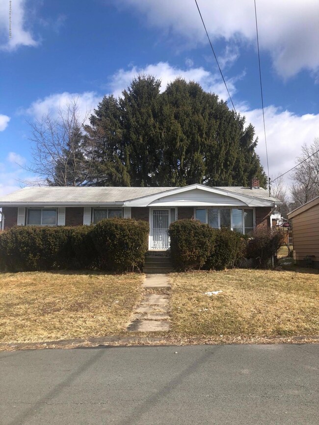 1121 E State St, Archbald, PA 18403 - photo 3