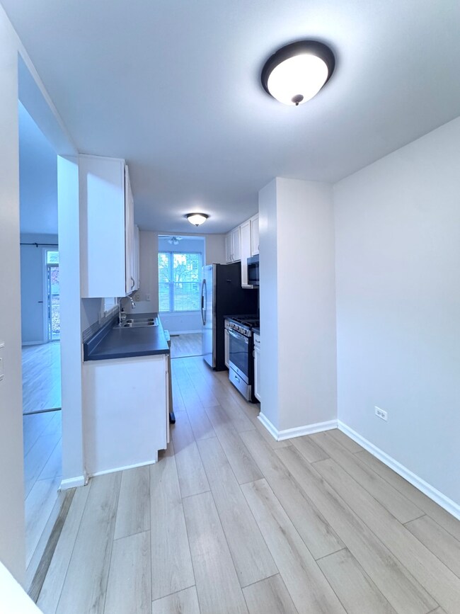 2350 Sheehan Dr, Naperville, IL 60564 - photo 5