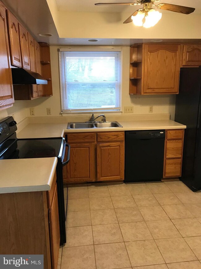 100 Oakmont Cir, Winchester, VA 22602 - photo 5