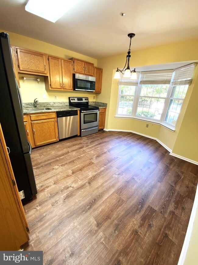 13100 Silver Maple Ct, Bowie, MD 20715 - photo 2