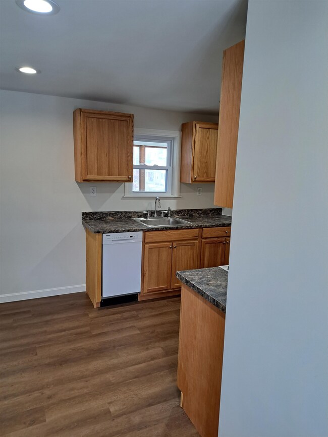 22 Perley St unit B, Concord, NH 03301 - photo 2