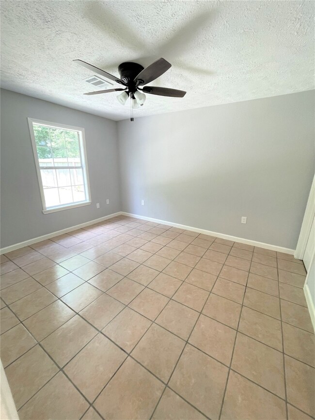 10401 Onslow St, Houston, TX 77016 - photo 6