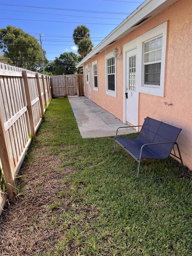 3115 Windsor Ave unit 2, West Palm Beach, FL 33407 - photo 3