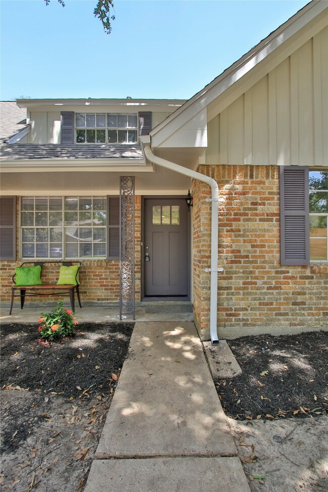 7518 Green Lawn Dr, Houston, TX 77088 - photo 3