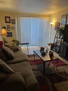 4633 Wild Indigo St unit 547, Houston, TX 77027 - photo 2