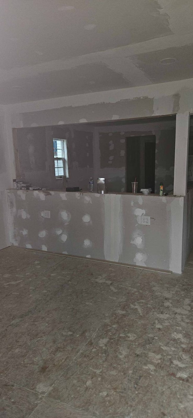 903 Kyle St, La Follette, TN 37766 - photo 2