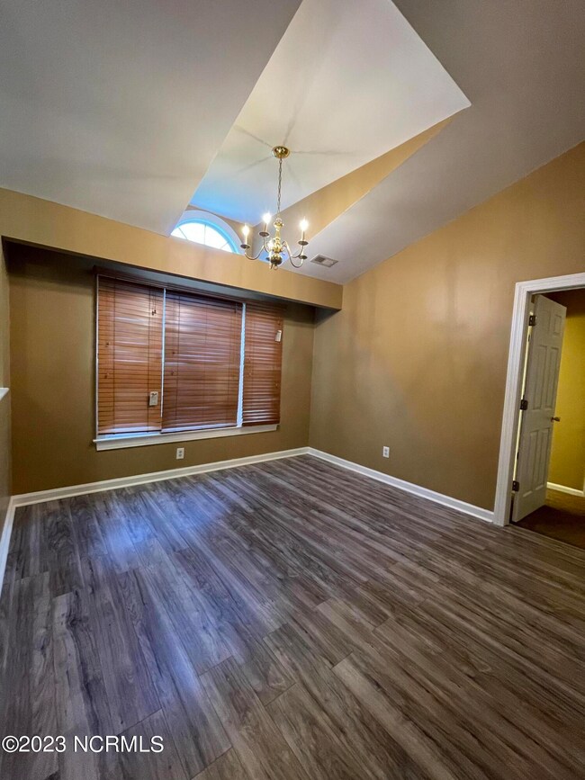 105 Kingsmill Ct, Jacksonville, NC 28546 - photo 5