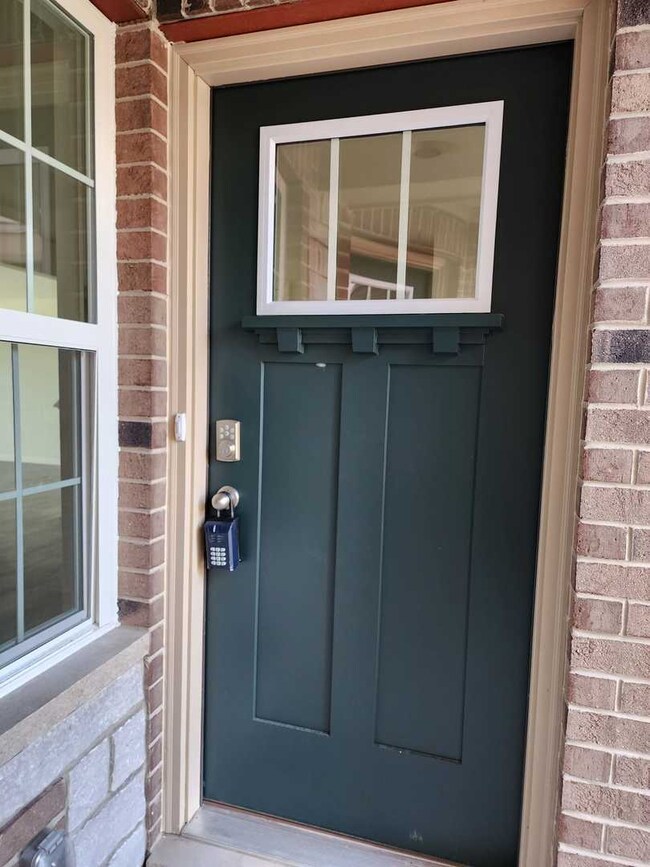 1805 Turtle Creek Dr, Aurora, IL 60503 - photo 2