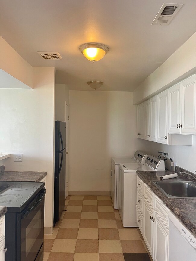 1389 S Glen Cir unit B, Aurora, IL 60506 - photo 2