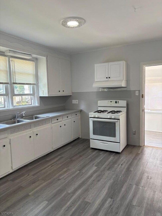 213 Baldwin Terrace unit 2, Orange, NJ 07050 - photo 6