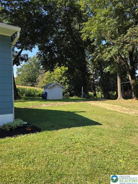 3074 Mauch Chunk Rd, Allentown, PA 18104 - photo 3