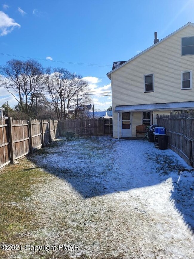 209 B St, Pen Argyl, PA 18072 - photo 3