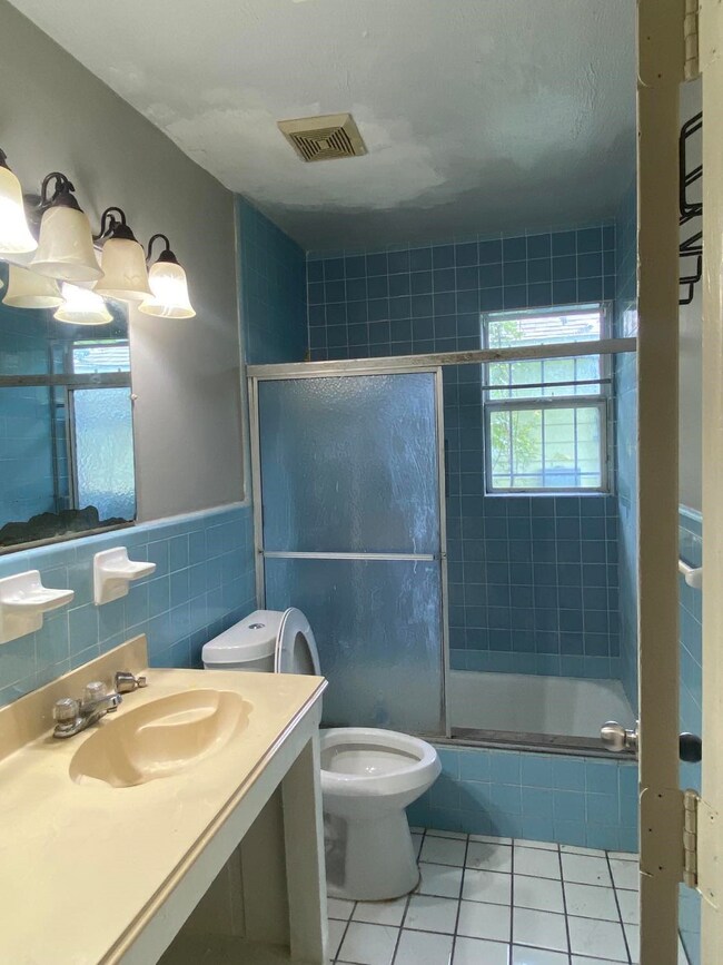 6811 Carothers St, Houston, TX 77028 - photo 2