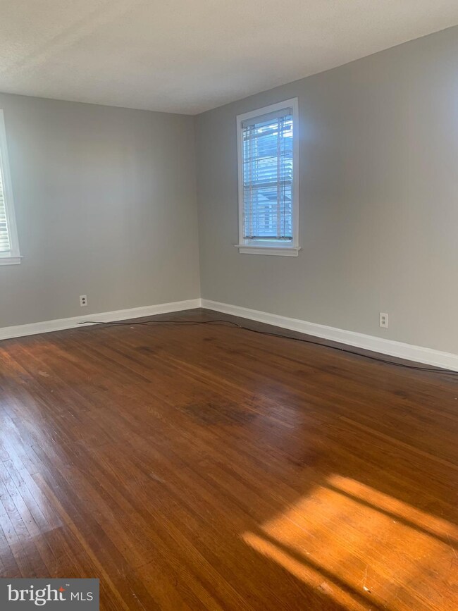 237 Pilgrim Ln, Drexel Hill, PA 19026 - photo 2