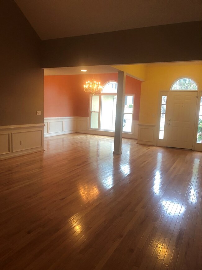Living room/Dining Room/ Foyer