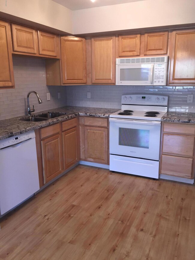 1043 E Butler Dr, Phoenix, AZ 85020 - photo 4