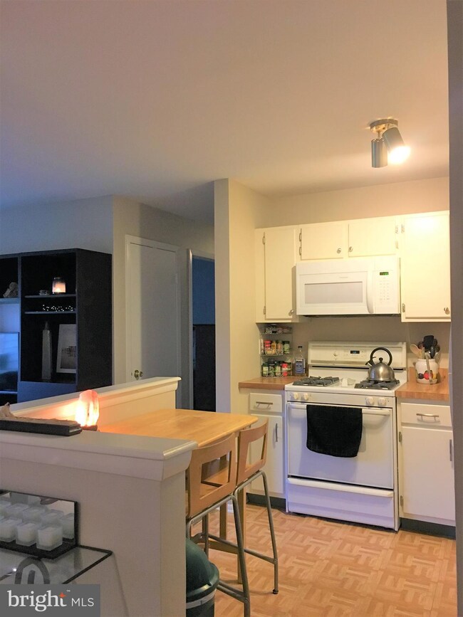 2003 Ravens Row unit 2003, Marlton, NJ 08053 - photo 3