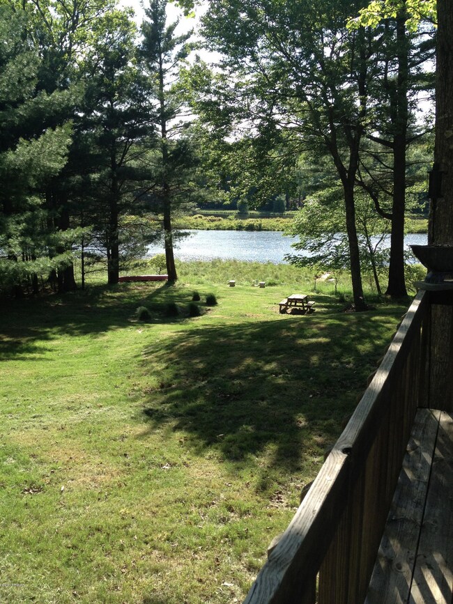 127 Marigold Ln, Milford, PA 18337 - photo 2