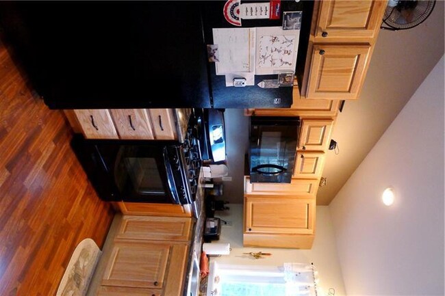 All appliances stay--even the microwave!