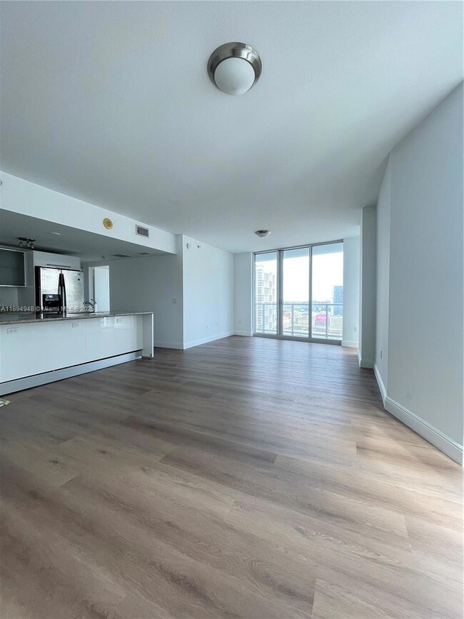 185 SW 7th St unit 2411, Miami, FL 33130 - photo 7