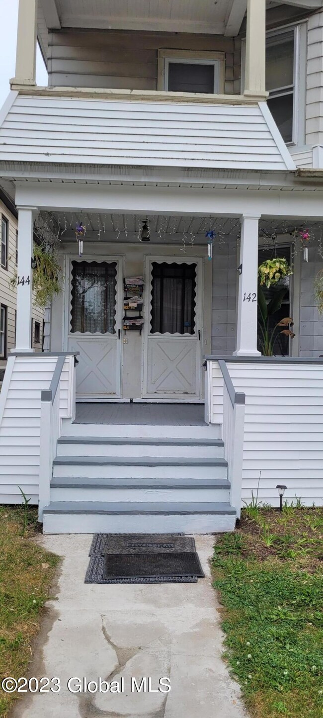 142 Mcclellan St, Schenectady, NY 12304 - photo 3