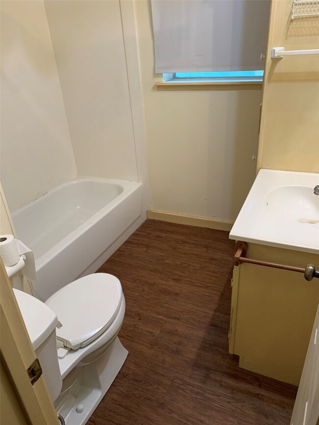 306 Epps St, Tomball, TX 77375 - photo 5