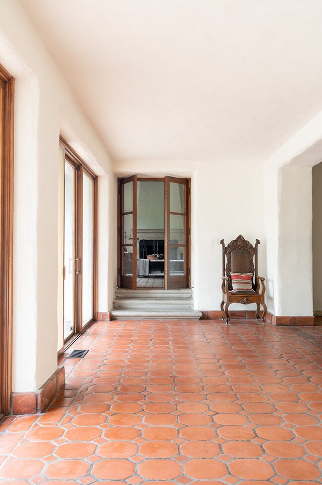 433 S Edgelawn Dr, Aurora, IL 60506 - photo 6