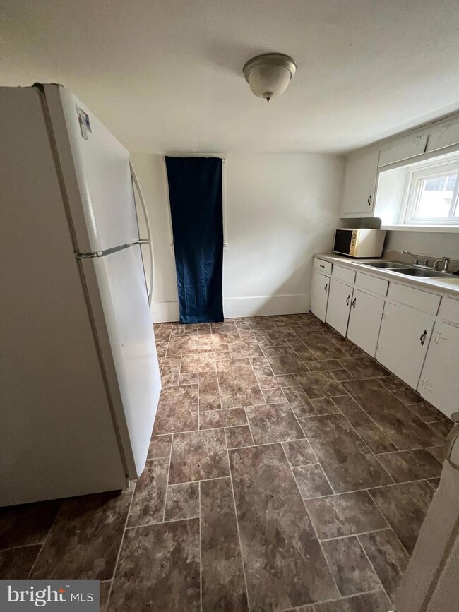 202 S Samuel St unit 102, Charles Town, WV 25414 - photo 5