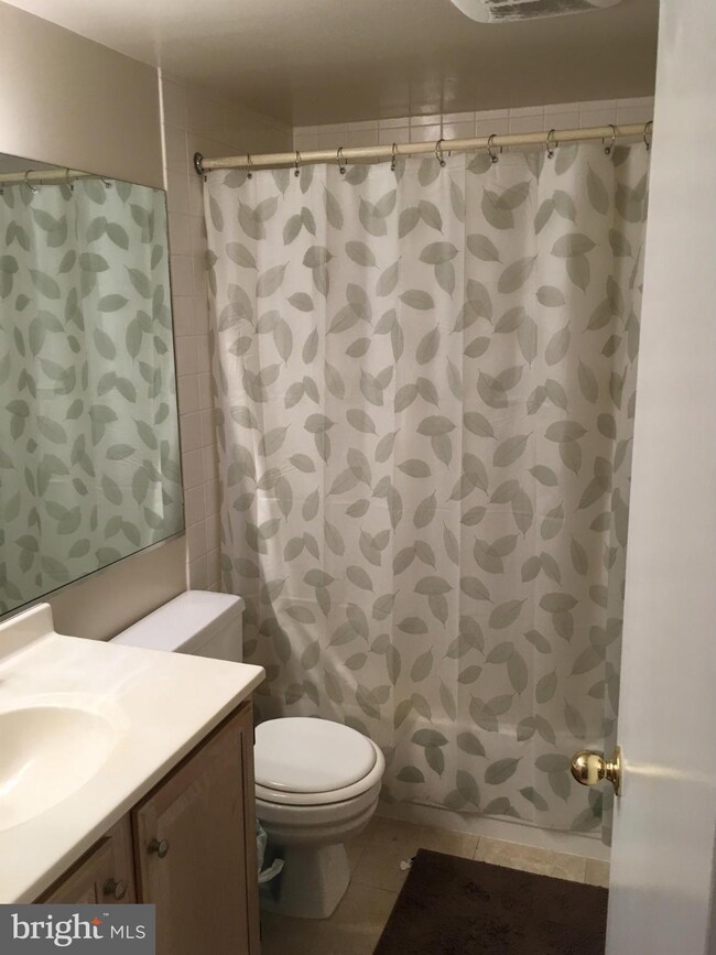 11409 Commonwealth Dr unit 103, Rockville, MD 20852 - photo 7