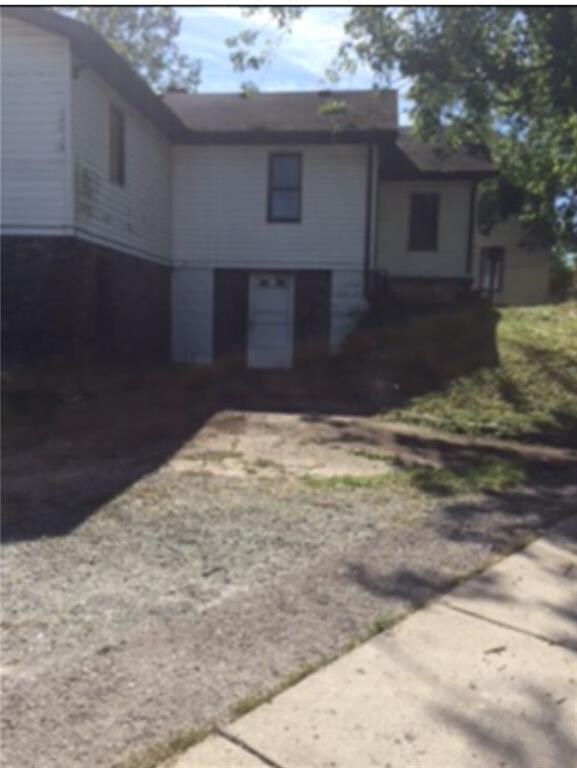 1702 E Lynn St, Anderson, IN 46016 - photo 2