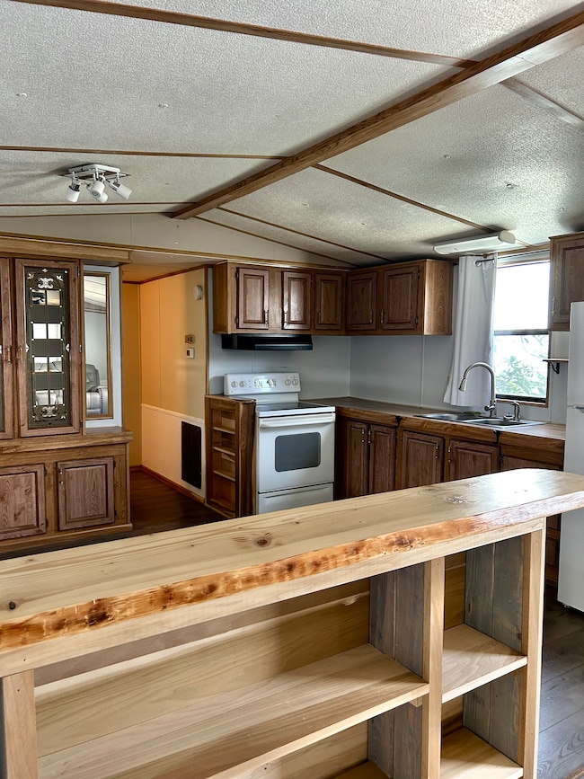 36326 Century Dr, Zephyrhills, FL 33541 - photo 3